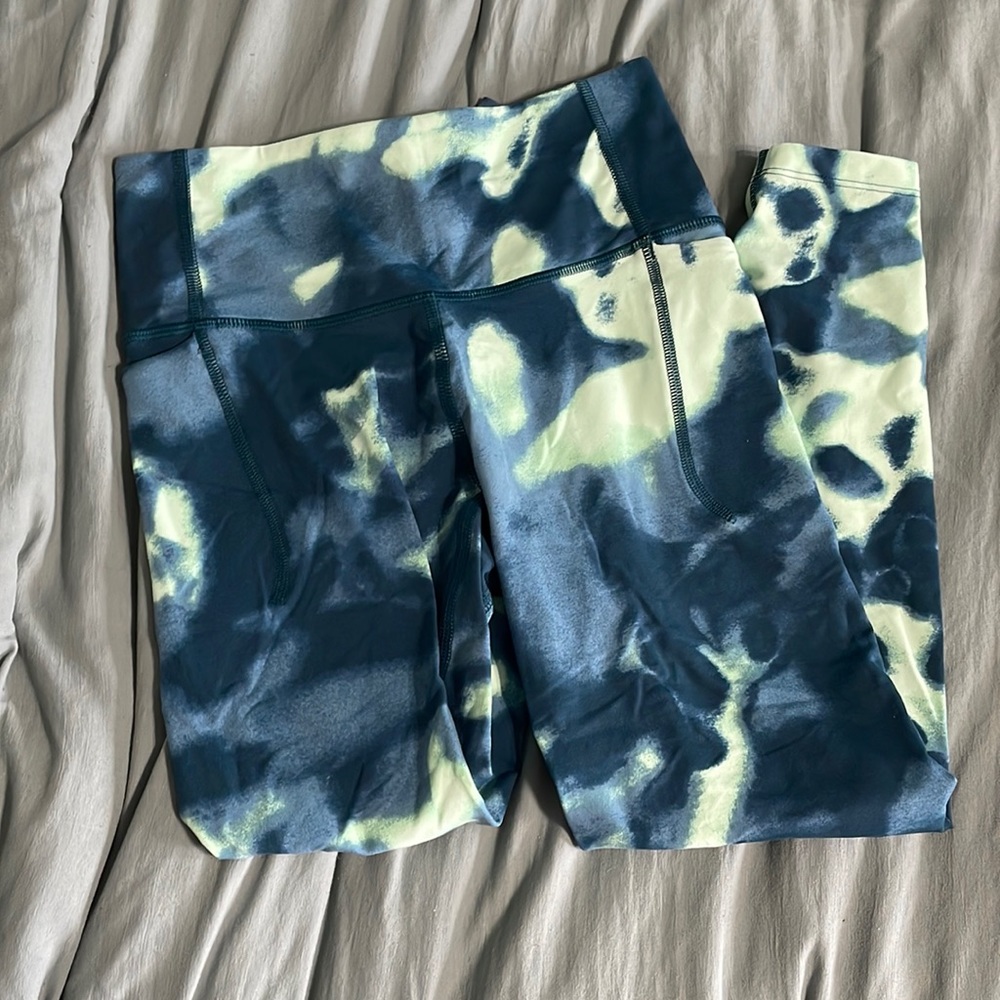 NWOT Under Armour Cropped Leggings
